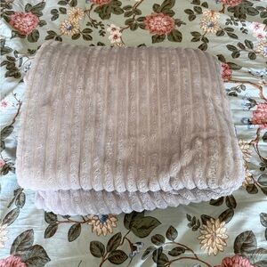 Plush and Sherpa Ribbed Throw Blanket